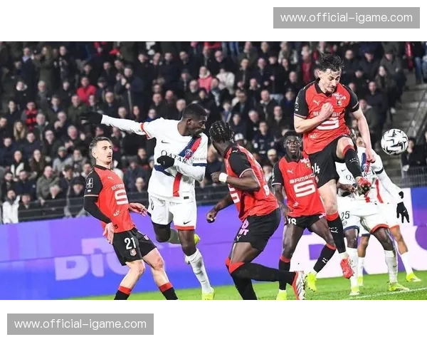 登贝莱赛后公开批评队友各自为战 巴黎更衣室危机浮出水面 登贝莱赛后公开批评队友各自为战 巴黎更衣室危机浮出水面